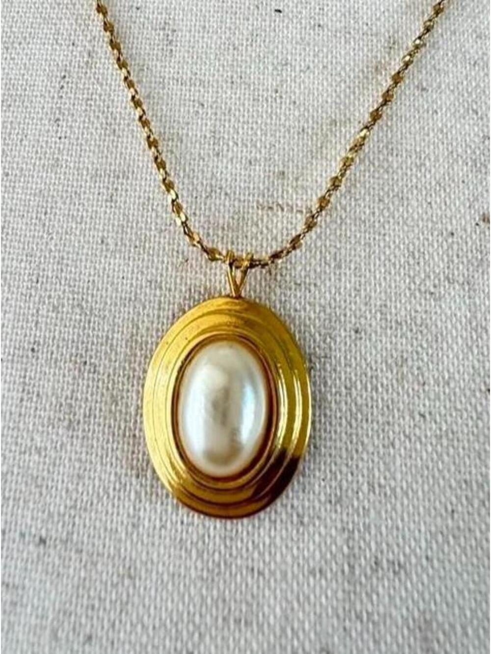 Vintage Gold Tone Faux Pearl Pendant Necklace